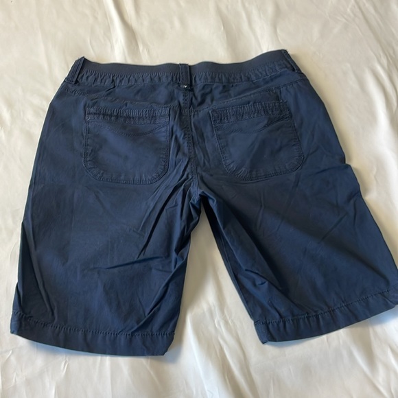 Women’s size 6 navy blue Gloria Vanderbilt Chino shorts - Picture 9 of 9
